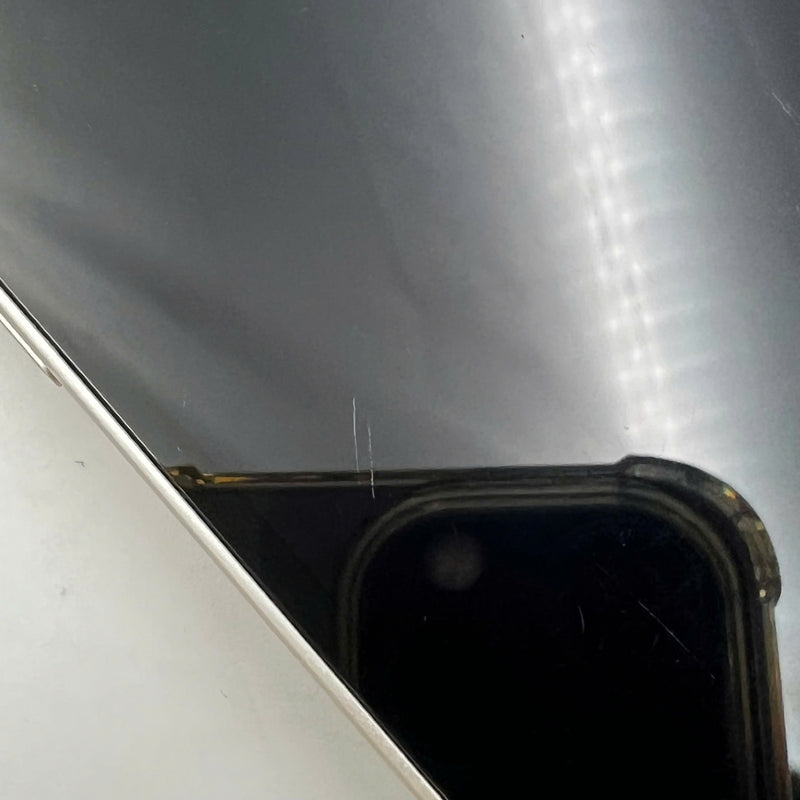 iPhone 14 256GB White 98% battery 100% International from DCM (No DCM sim - Replaced battery, scratched screen, scratched edges) - HH8852 