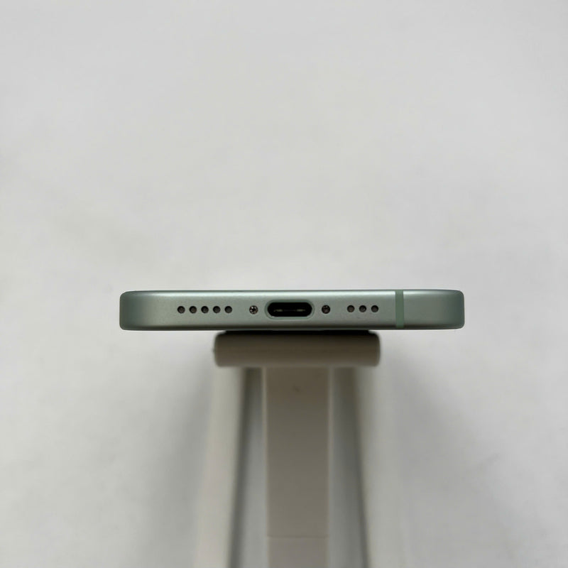 iPhone 15 128GB Green 98% battery 100% Apple International (Replaced battery, scratched orange border) - HH4568 