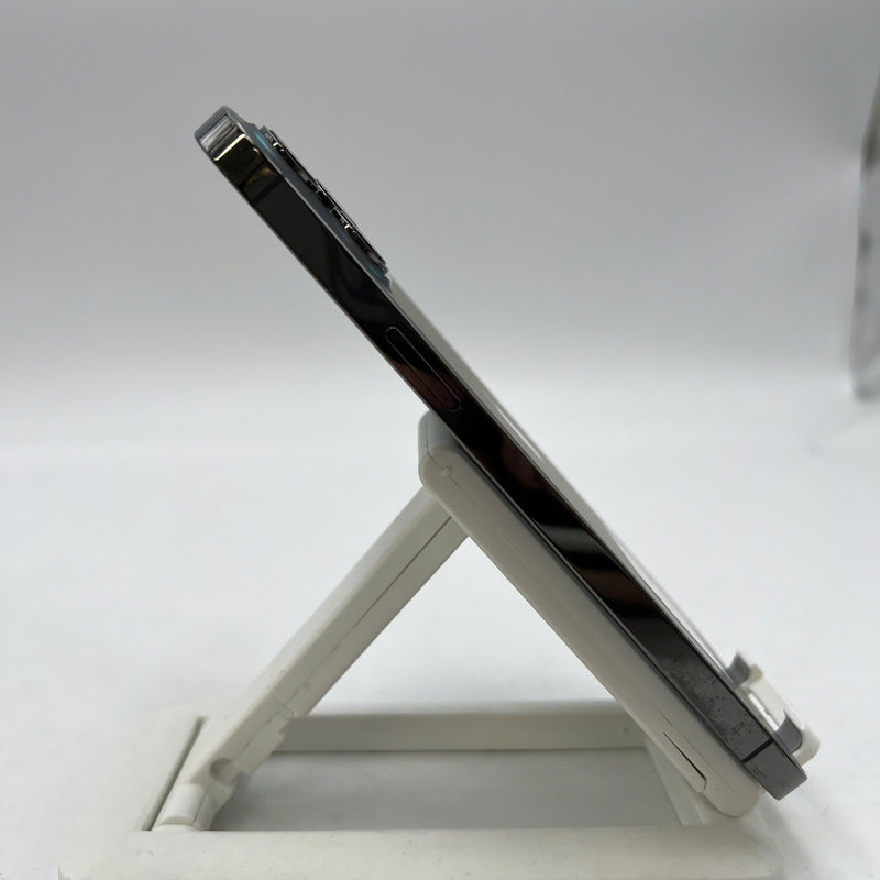 iPhone 12 Pro Max 256GB Black 98% battery 100% The device has paid off all network fees and is used like an Apple International (Battery replaced, back cover darkened, edges scratched, 2.5x spots) - HH0322 