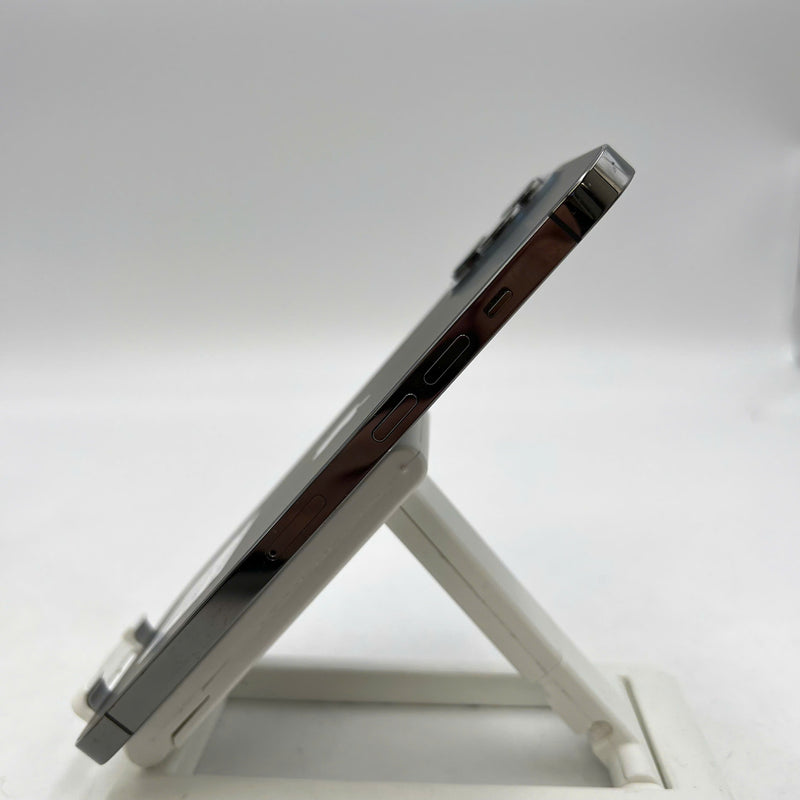 iPhone 12 Pro Max 256GB Black 98% battery 100% The device has paid off all network fees and is used like an Apple International (Battery replaced, back cover darkened, edges scratched, 2.5x spots) - HH0322 