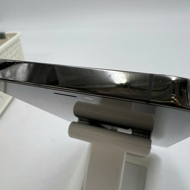 iPhone 12 Pro Max 256GB Black 98% battery 100% The device has paid off all network fees and is used like an Apple International (Battery replaced, back cover darkened, edges scratched, 2.5x spots) - HH0322 