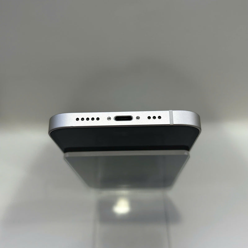 iPhone 12 256GB White 98% battery 100% The device has paid all network fees and is used as an Apple International (Battery replaced, dented edges) - HH3306 