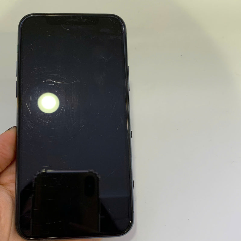 iPhone 11 Pro 256GB Green 97% battery 100% The device has paid off all network fees and is used like an Apple International (many scratches on the screen, DTP) - HH3549 