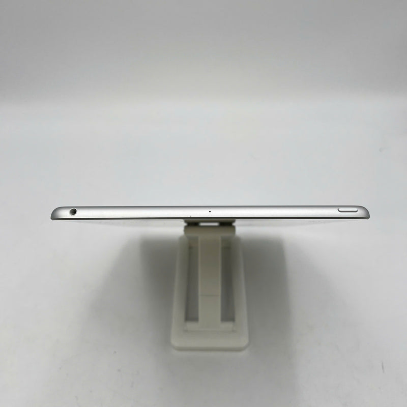 Ipad Air 2 9.7" 32GB Silver Wifi 98% battery from 90% (Scratched edges) 