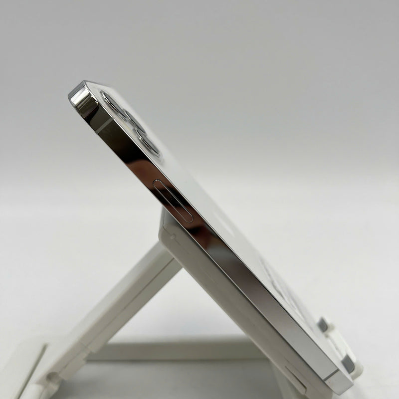 iPhone 12 Pro 256GB White 98% battery 100% The device has paid all network fees and is used like Apple International (scratches on the edge, 1x spot, DTP) - HH6005 