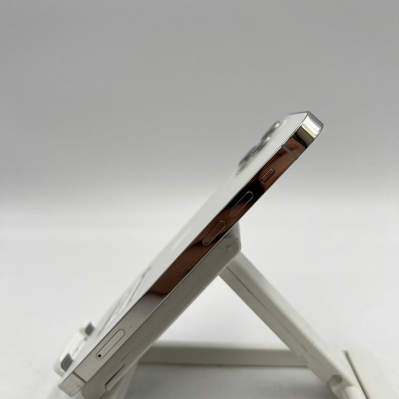 iPhone 12 Pro 256GB White 98% battery 100% The device has paid all network fees and is used like Apple International (scratches on the edge, 1x spot, DTP) - HH6005 