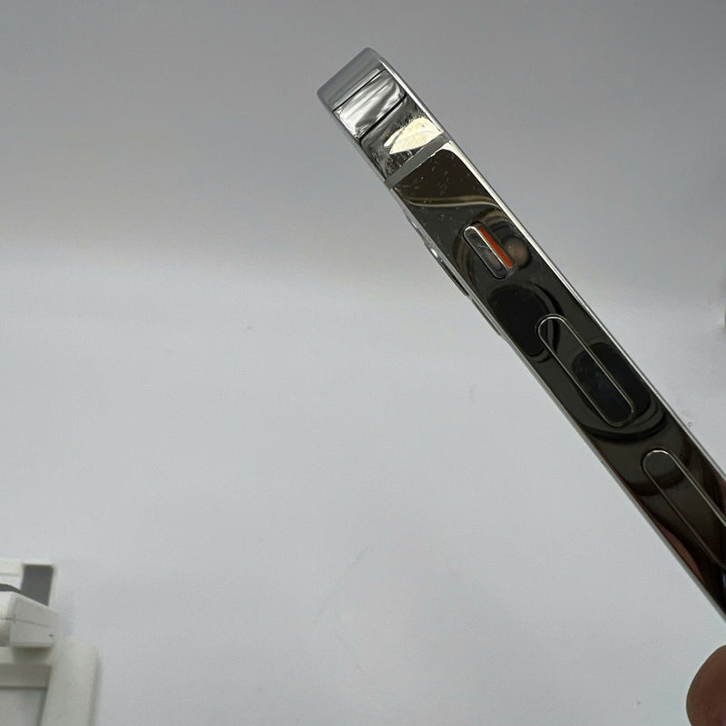 iPhone 12 Pro 256GB White 98% battery 100% The device has paid all network fees and is used like Apple International (scratches on the edge, 1x spot, DTP) - HH6005 