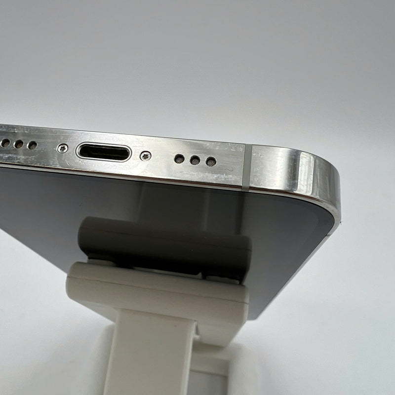 iPhone 12 Pro 256GB White 98% battery 100% The device has paid all network fees and is used like Apple International (scratches on the edge, 1x spot, DTP) - HH6005 