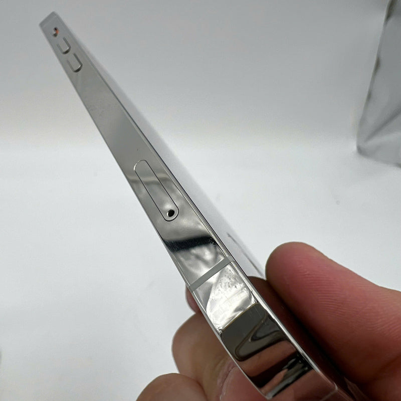 iPhone 12 Pro 256GB White 98% battery 100% The device has paid all network fees and is used like Apple International (scratches on the edge, 1x spot, DTP) - HH6005 