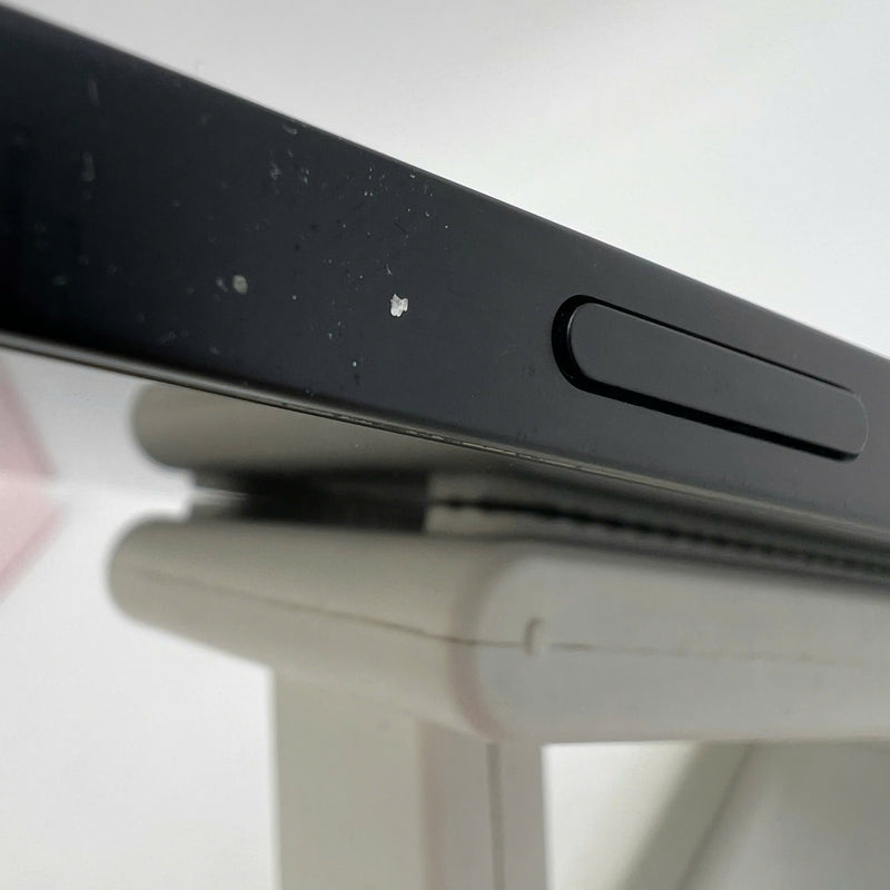 iPhone 13 128GB Black 98% battery 100% The device has paid all network fees and is used like Apple International (scratched edges, dark edges, scratched orange edges, DTP) - HH3490 