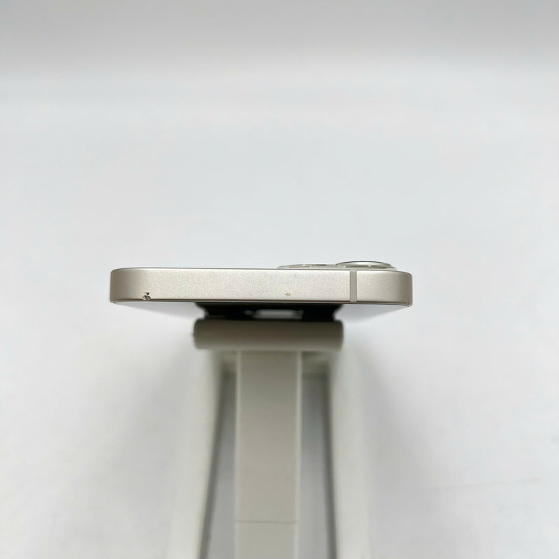 iPhone 13 256GB White 98% battery 100% International from SB (No SB sim used - Replaced battery, scratched screen, scratched edges) - HH9359 