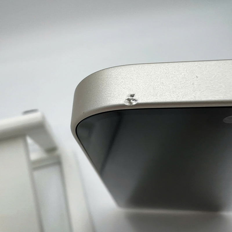 iPhone 13 256GB White 98% battery 100% International from SB (No SB sim used - Replaced battery, scratched screen, scratched edges) - HH9359 