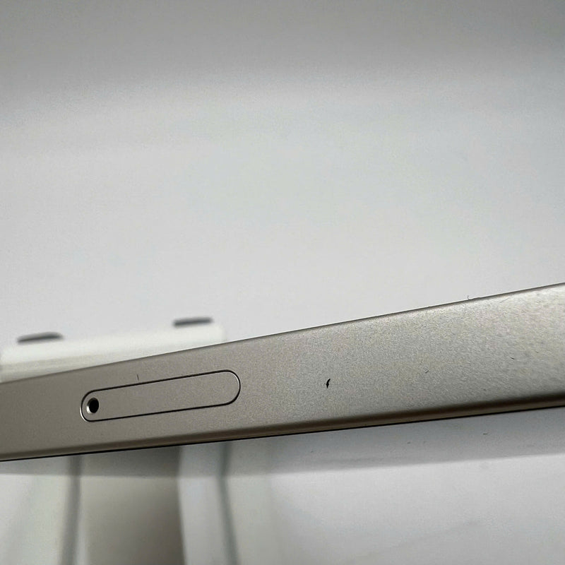 iPhone 13 256GB White 98% battery 100% International from SB (No SB sim used - Replaced battery, scratched screen, scratched edges) - HH9359 