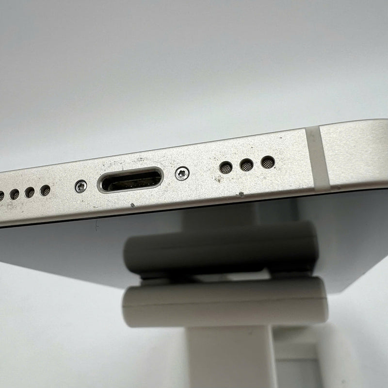 iPhone 13 256GB White 98% battery 100% International from SB (No SB sim used - Replaced battery, scratched screen, scratched edges) - HH9359 