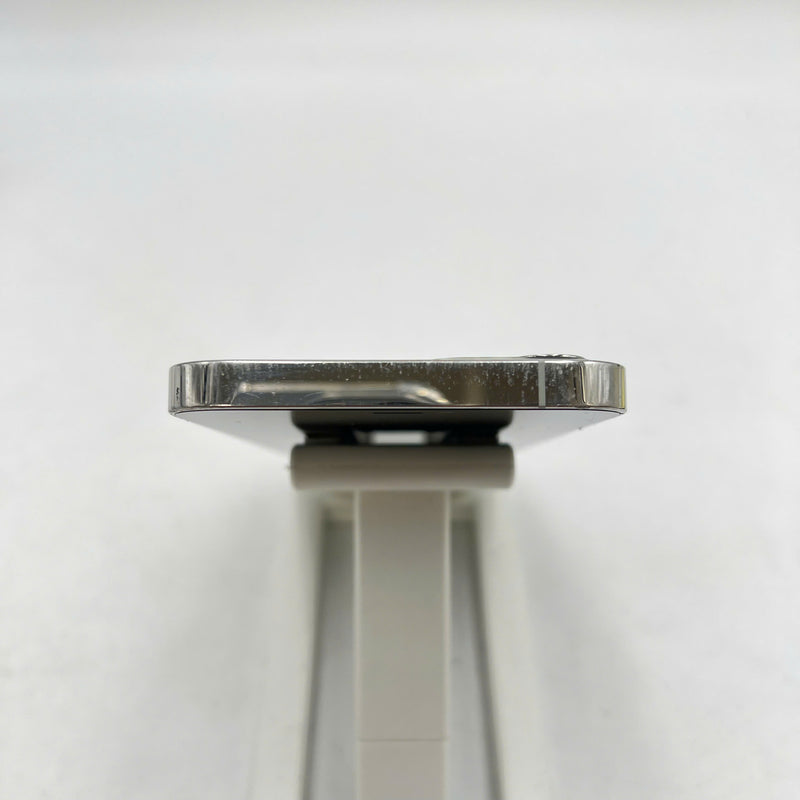 iPhone 12 Pro 128GB White 98% battery 100% The device has paid all network fees and is used like Apple International (Battery replaced, scratched edges) - HH0153 