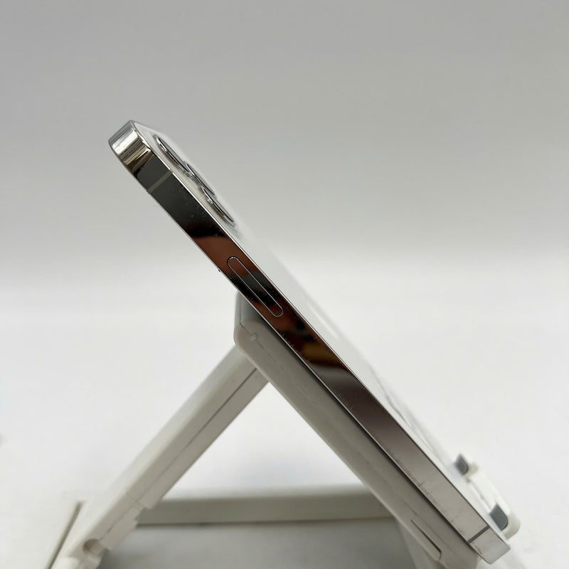 iPhone 12 Pro 128GB White 98% battery 100% The device has paid all network fees and is used like Apple International (Battery replaced, scratched edges) - HH0153 