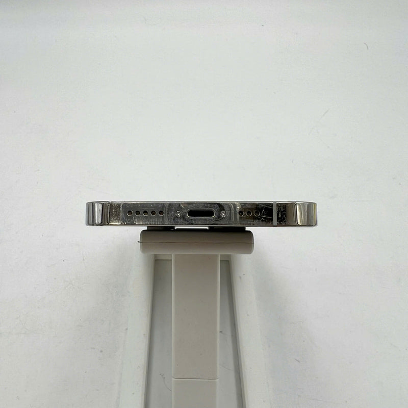 iPhone 12 Pro 128GB White 98% battery 100% The device has paid all network fees and is used like Apple International (Battery replaced, scratched edges) - HH0153 