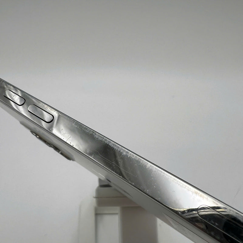 iPhone 12 Pro 128GB White 98% battery 100% The device has paid all network fees and is used like Apple International (Battery replaced, scratched edges) - HH0153 