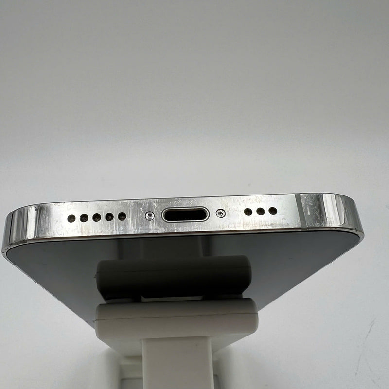 iPhone 12 Pro 128GB White 98% battery 100% The device has paid all network fees and is used like Apple International (Battery replaced, scratched edges) - HH0153 