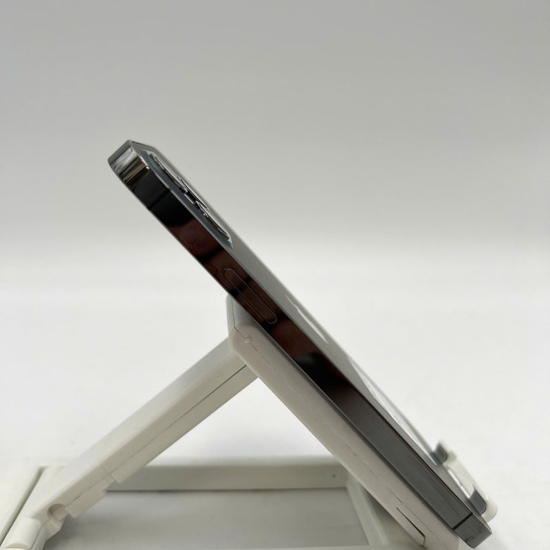 iPhone 12 Pro 256GB Black 98% battery 100% The device has paid off all network fees and is used like Apple International (Replaced battery, 1x spot, scratched charging port edge) - HH9044 