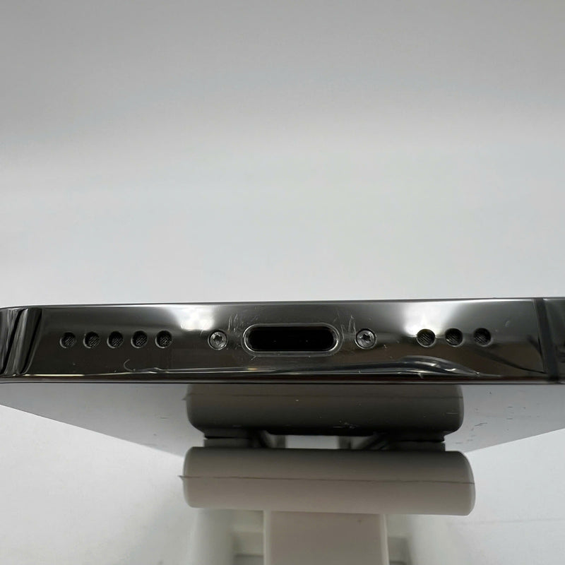 iPhone 12 Pro 256GB Black 98% battery 100% The device has paid off all network fees and is used like Apple International (Replaced battery, 1x spot, scratched charging port edge) - HH9044 