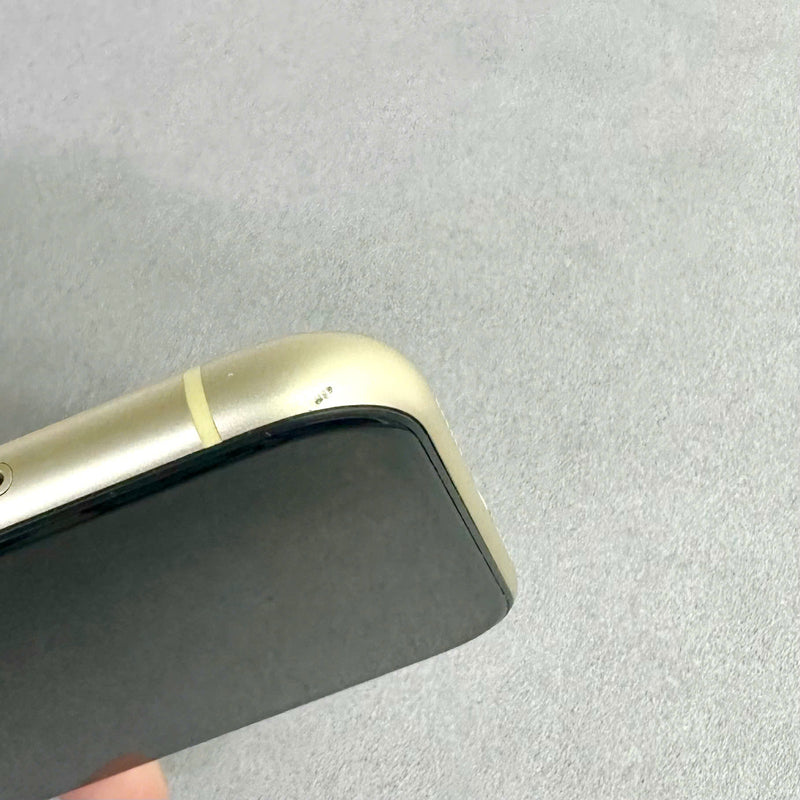 iPhone Xr 64GB Gold 98% battery 88% Apple International (scratched edges) - HH1817 