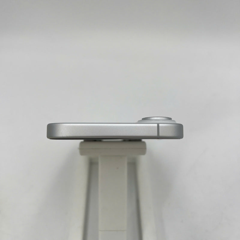 iPhone 16 128GB White 100% International Warranty from SB (No SB sim) 