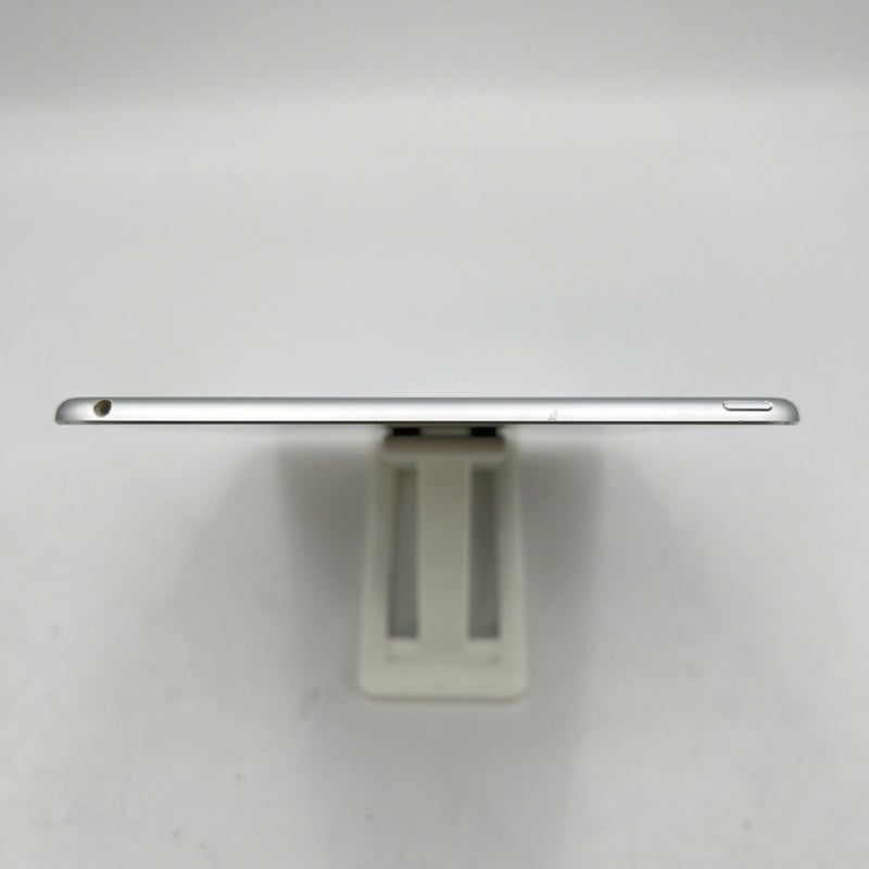 Ipad Air 2 9.7" 32GB Silver Wifi 98% battery 94% (Striped screen) 