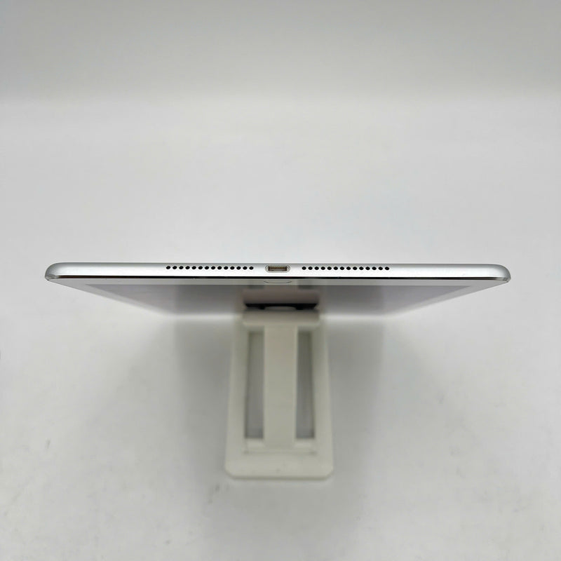 Ipad Air 2 9.7" 32GB Silver Wifi 98% battery from 90% (dark screen) 