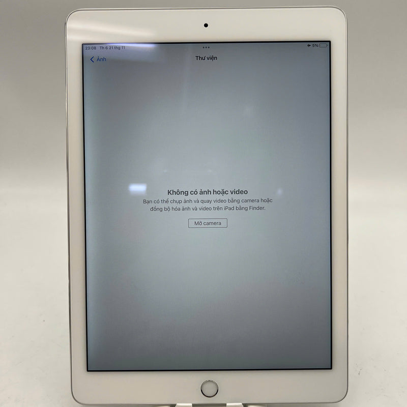 Ipad Air 2 9.7" 32GB Silver Wifi 98% battery from 90% (dark screen) 