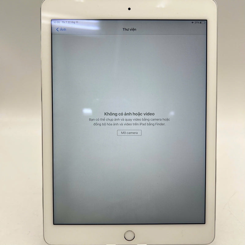 Ipad Air 2 9.7" 32GB Silver Wifi 98% battery from 95% (dark screen, white spots, back camera circle) 