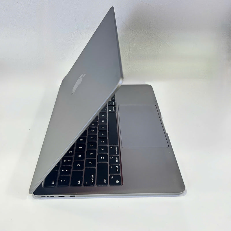 Macbook Air 2022 13.6in Gray M2/ RAM 8GB/ SSD 256GB battery 94% Charge 115 times BPTA 