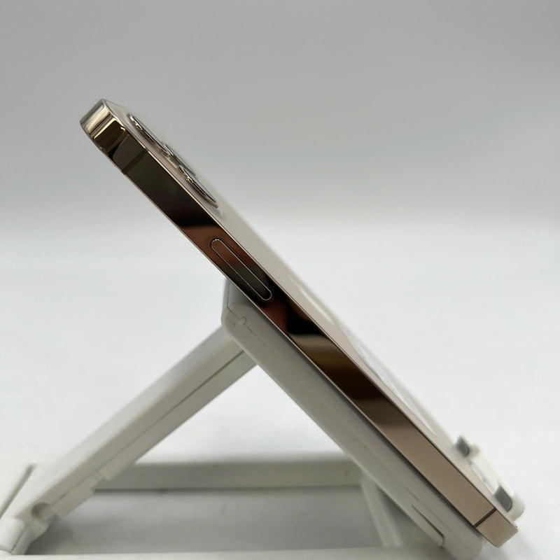 iPhone 12 Pro 256GB Gold 98% battery 100% The device has paid all network fees and is used like Apple International (1x spot, scratched edge, DTP) - HH0270 