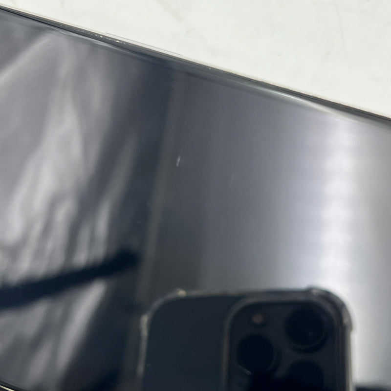 iPhone 11 Pro 64GB White 98% battery 87% The device has paid all network fees and is used like an Apple International (scratched edges and screen) - HH3531 