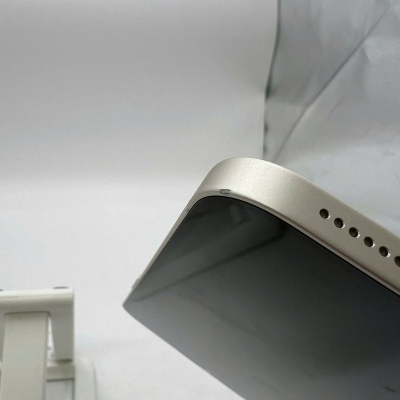 iPhone 14 Plus 256GB White 98% battery 91% Apple International (scratched edges, lightly scratched screen, genuine Apple battery replacement) - HH0173 