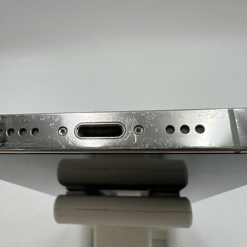 iPhone 12 Pro 128GB White 98% battery 87% The device has paid off all network fees and is used like an Apple International (scratched edges) - HH9918 