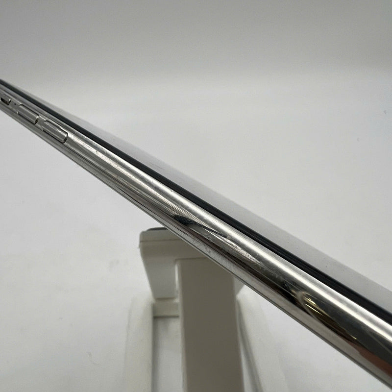 iPhone XS Max 256GB White 98% battery 100% The device has paid off all network fees and is used like an Apple International (Replaced battery, 1 spot, many scratches on the edge) - HH9059 