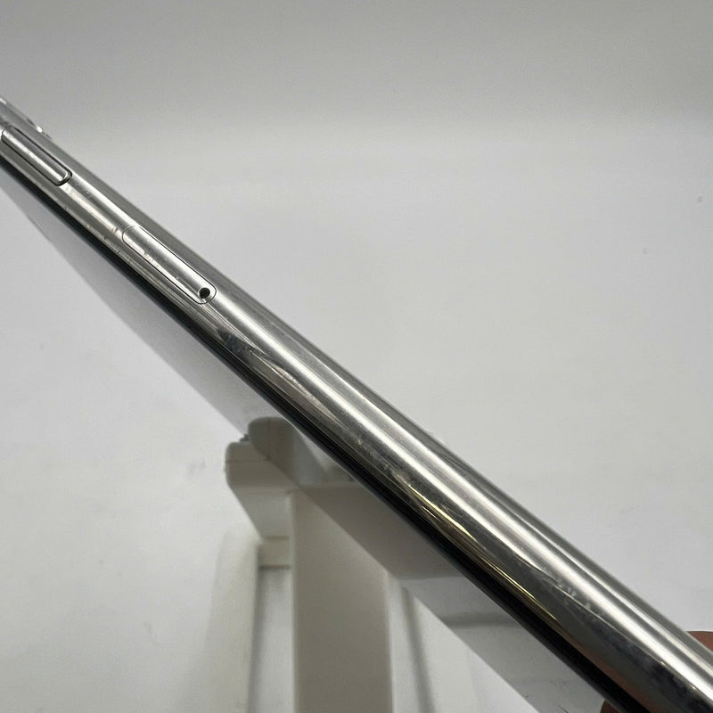 iPhone XS Max 256GB White 98% battery 100% The device has paid off all network fees and is used like an Apple International (Replaced battery, 1 spot, many scratches on the edge) - HH9059 