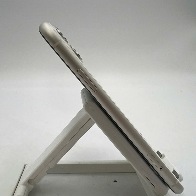 iPhone 11 64GB White 98% battery 89% The device has paid off all network fees and is used as an Apple International (1x spot) - HH3385 