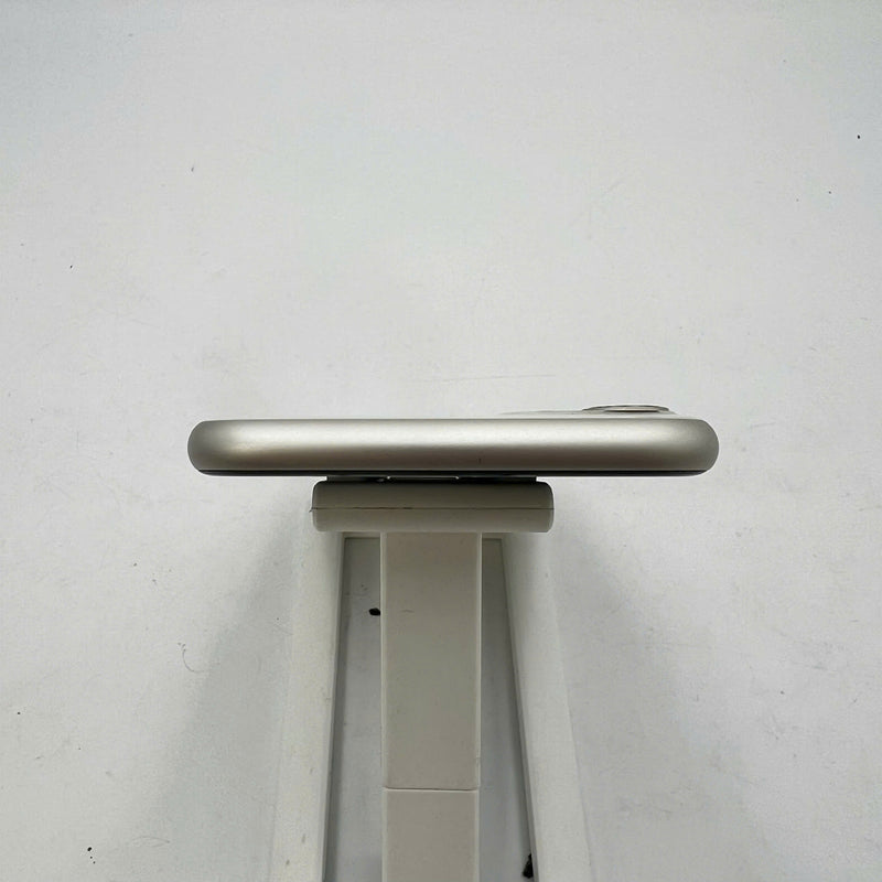 iPhone 11 64GB White 98% battery 89% The device has paid off all network fees and is used as an Apple International (1x spot) - HH3385 