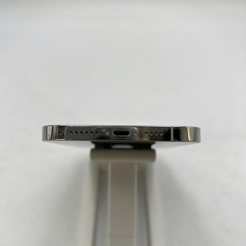 iPhone 12 Pro Max 256GB White 98% battery 86% The device has paid off all network fees and is used like an Apple International (scratched screen, scratched edges) - HH7470 