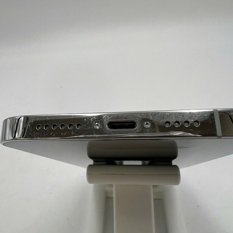 iPhone 12 Pro Max 256GB White 98% battery 86% The device has paid off all network fees and is used like an Apple International (scratched screen, scratched edges) - HH7470 