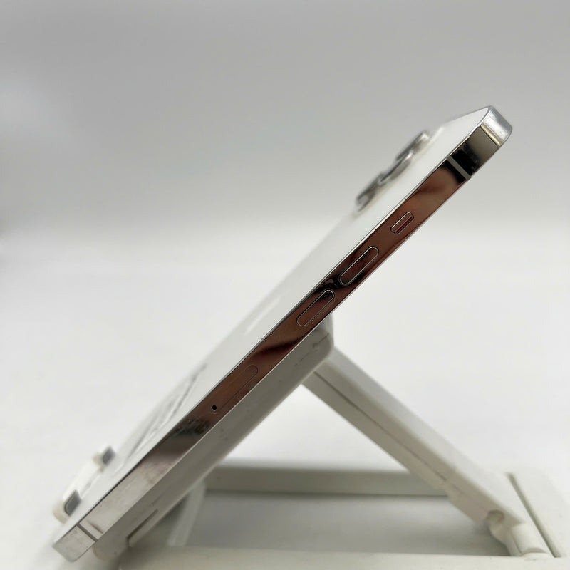 iPhone 12 Pro Max 256GB White 98% battery 87% warranty The device has paid all network fees and is used like Apple International (scratched screen, scratched edges, 2.5x spots) - HH6520 