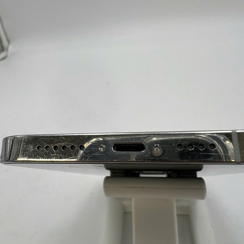 iPhone 12 Pro Max 256GB White 98% battery 87% warranty The device has paid all network fees and is used like Apple International (scratched screen, scratched edges, 2.5x spots) - HH6520 