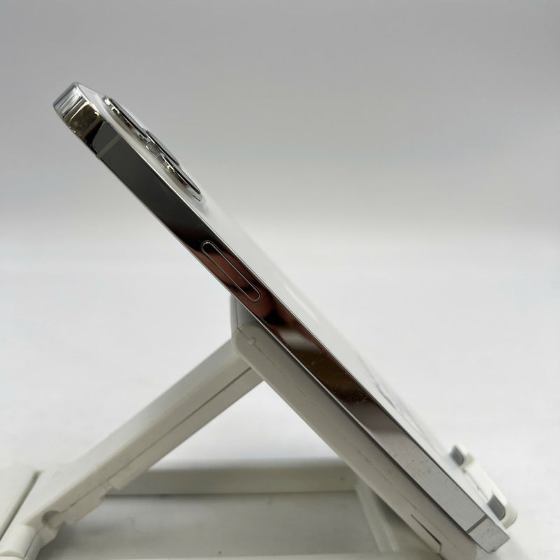 iPhone 12 Pro Max 256GB White 98% battery 87% warranty The device has paid all network fees and is used like Apple International (scratched screen, scratched edges, 2.5x spots) - HH6520 