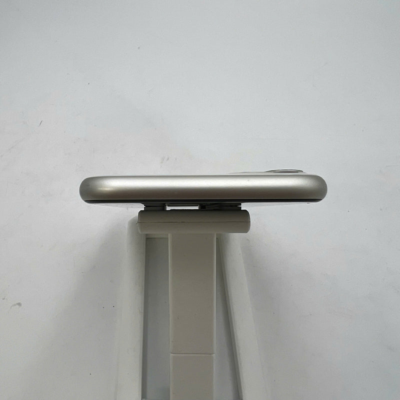 iPhone 11 64GB White 98% battery 86% The device has paid off all network fees and is used like an Apple International (scratched screen, scratched edges, 1x spot) - HH8728 