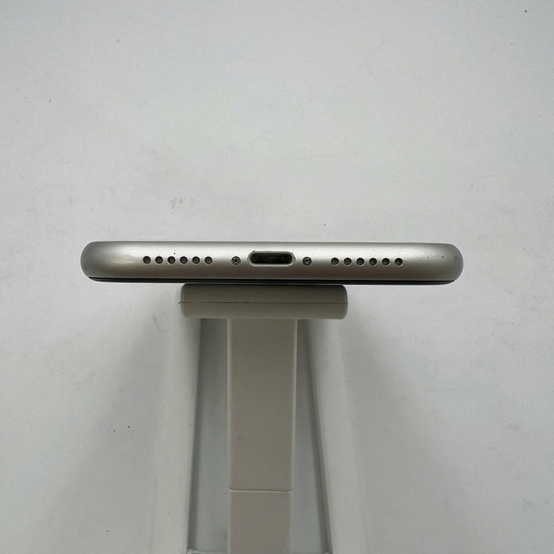 iPhone 11 64GB White 98% battery 86% The device has paid off all network fees and is used like an Apple International (scratched screen, scratched edges, 1x spot) - HH8728 
