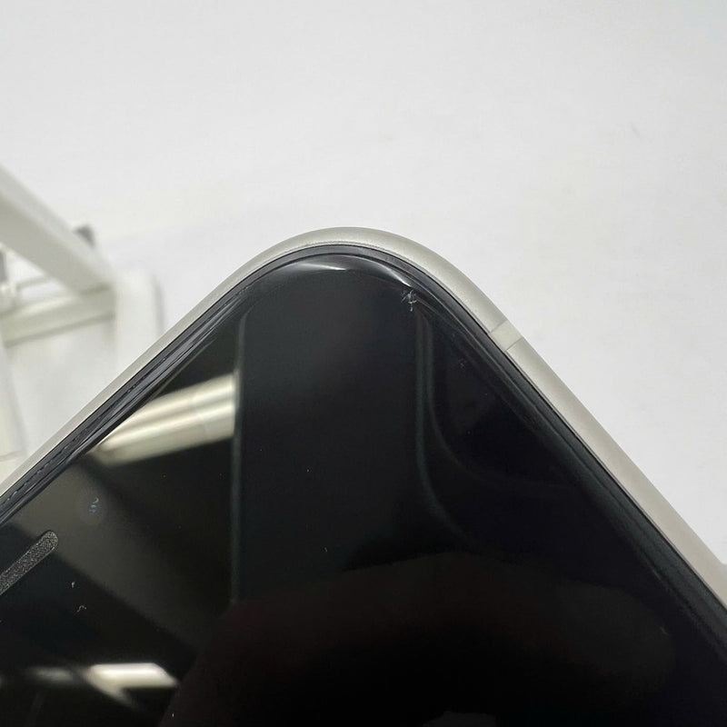 iPhone 11 64GB White 98% battery 86% The device has paid off all network fees and is used like an Apple International (scratched screen, scratched edges, 1x spot) - HH8728 