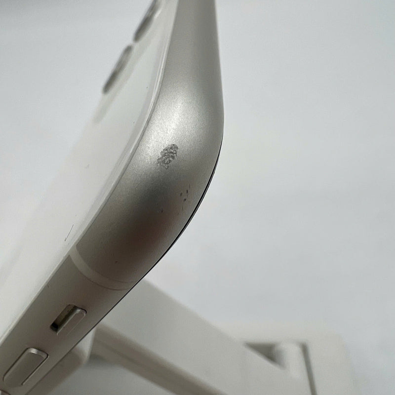 iPhone 11 64GB White 98% battery 86% The device has paid off all network fees and is used like an Apple International (scratched screen, scratched edges, 1x spot) - HH8728 