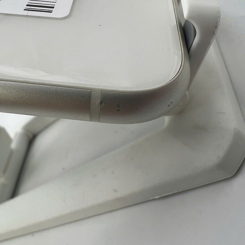 iPhone 11 64GB White 98% battery 86% The device has paid off all network fees and is used like an Apple International (scratched screen, scratched edges, 1x spot) - HH8728 